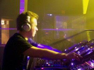 Eicko live @ Queen with Above & Beyond